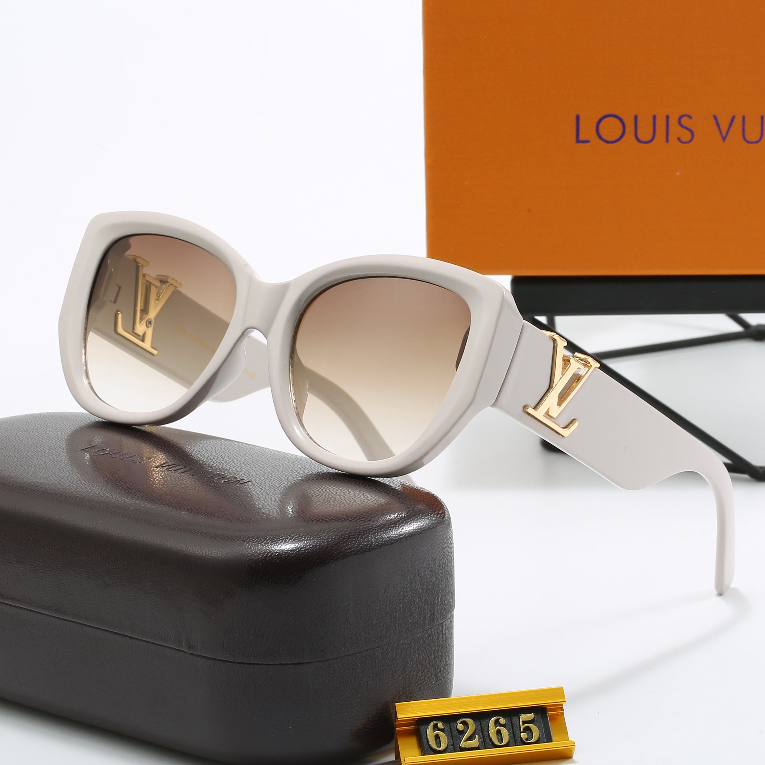 Louis vuitton Elegant Butterfly Bold Frame Sunglasses with Letter Detail (Model 6265)