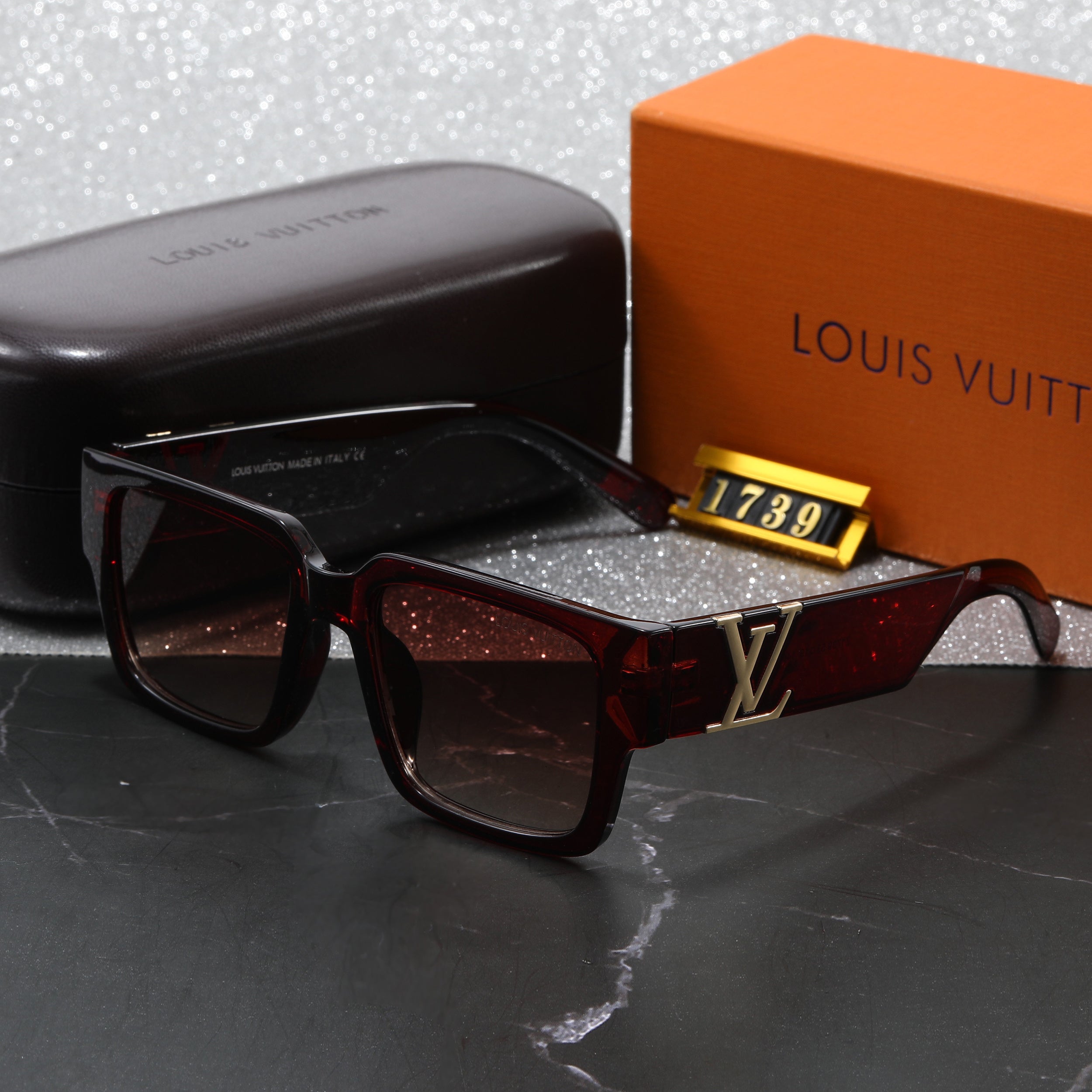 Louis vuitton Trendy Square Bold Frame Sunglasses with Metal Detail (Model 1739)
