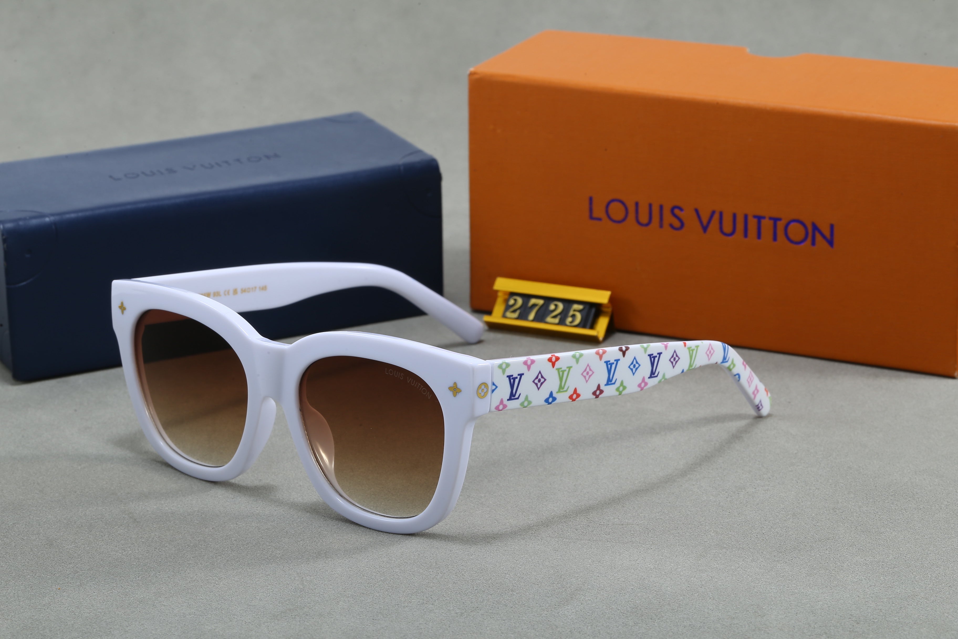 Louis vuitton New European and American style thick-rimmed high-end sunglasses 2725