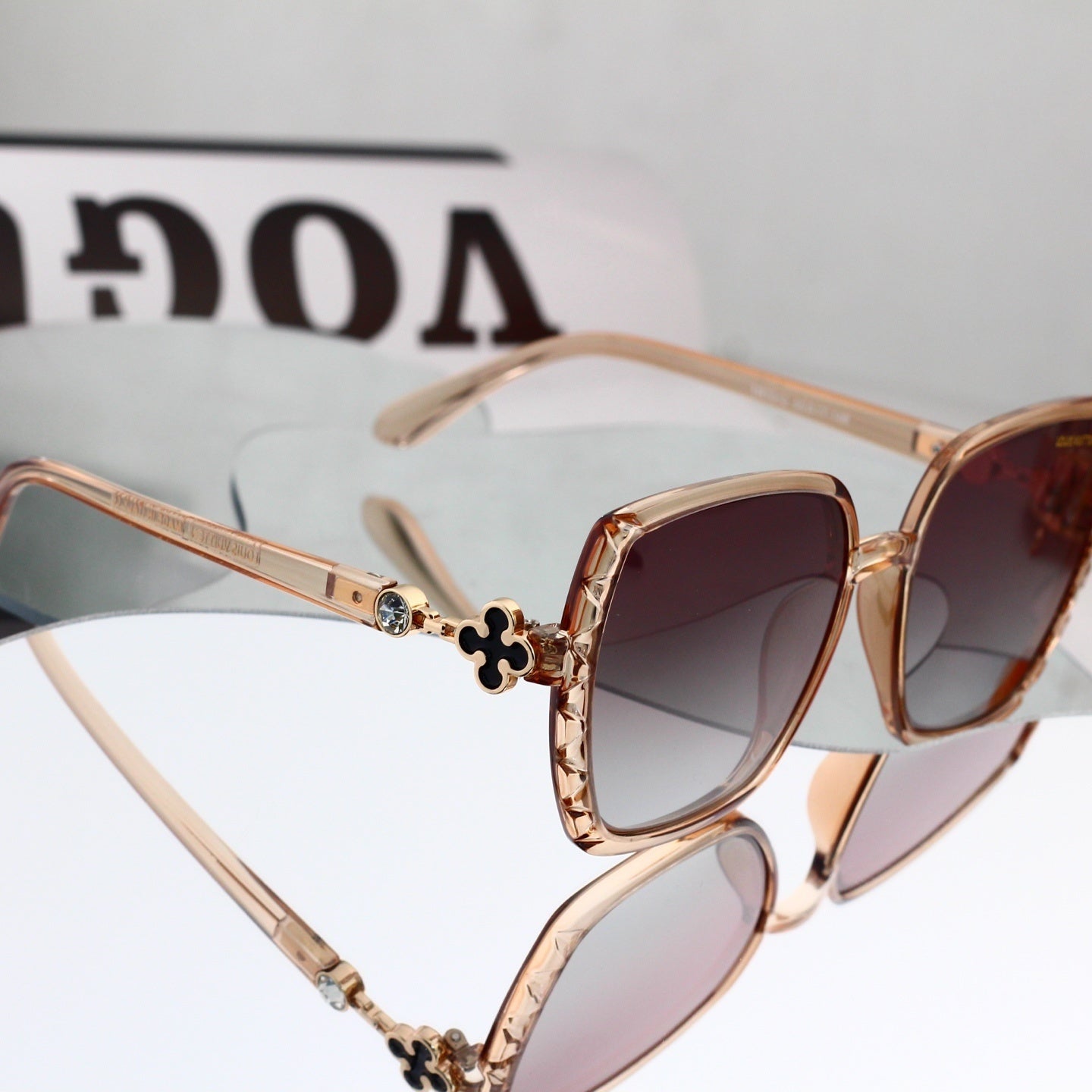 Louis vuitton Vintage Oversized Fashion Sunglasses in Multiple Colors 68823