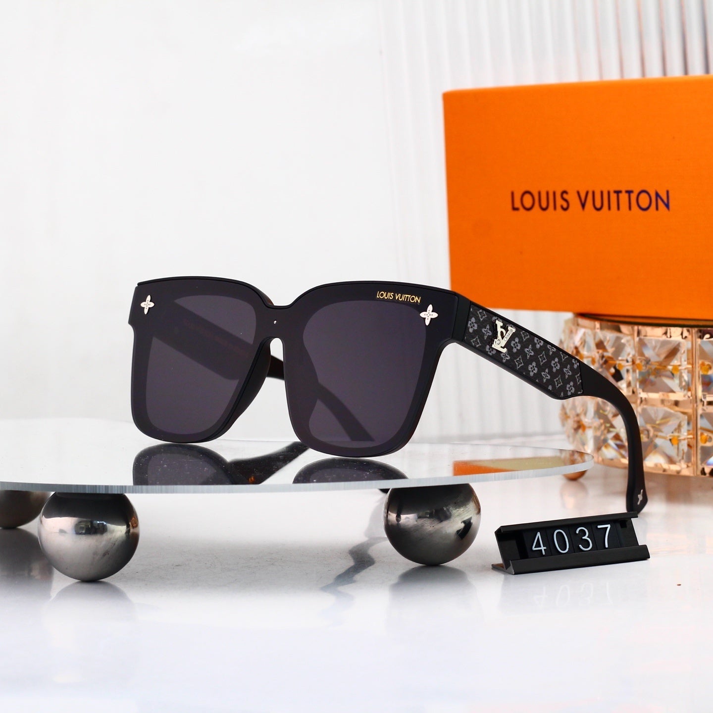 Louis vuitton Oversized Sunglasses with Monogram Temples 4037
