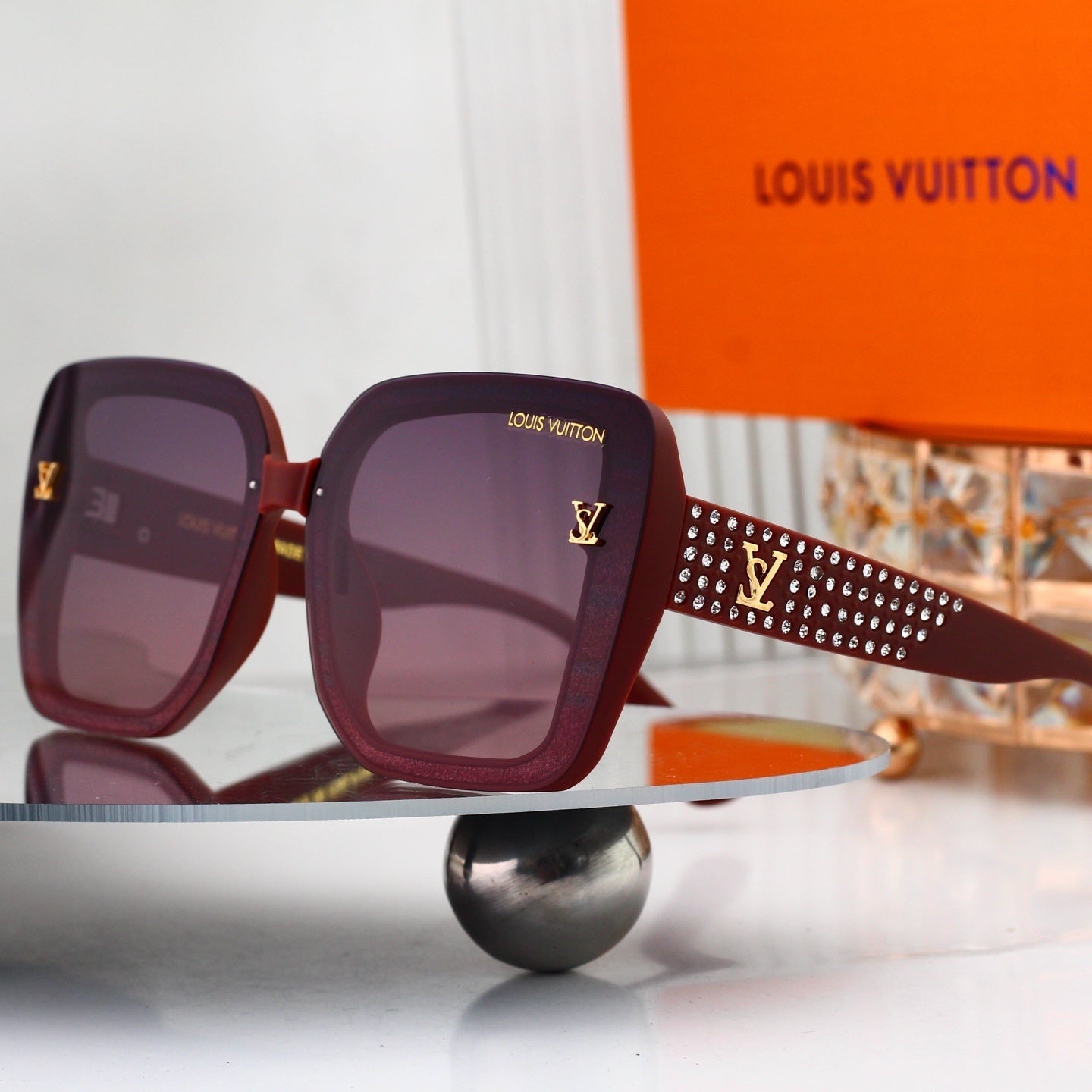 Louis vuitton Sunglasses with Diamond-Embedded Temples 0903