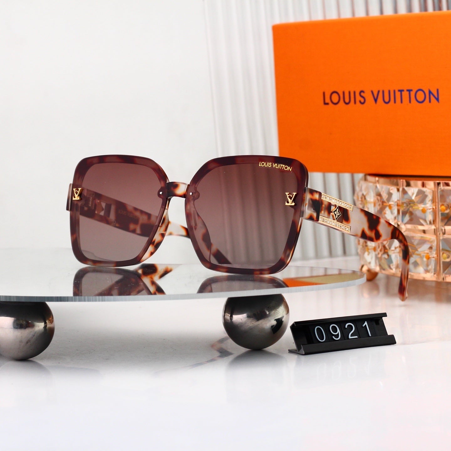 Louis vuitton Metal Logo Oversized Sunglasses 0921