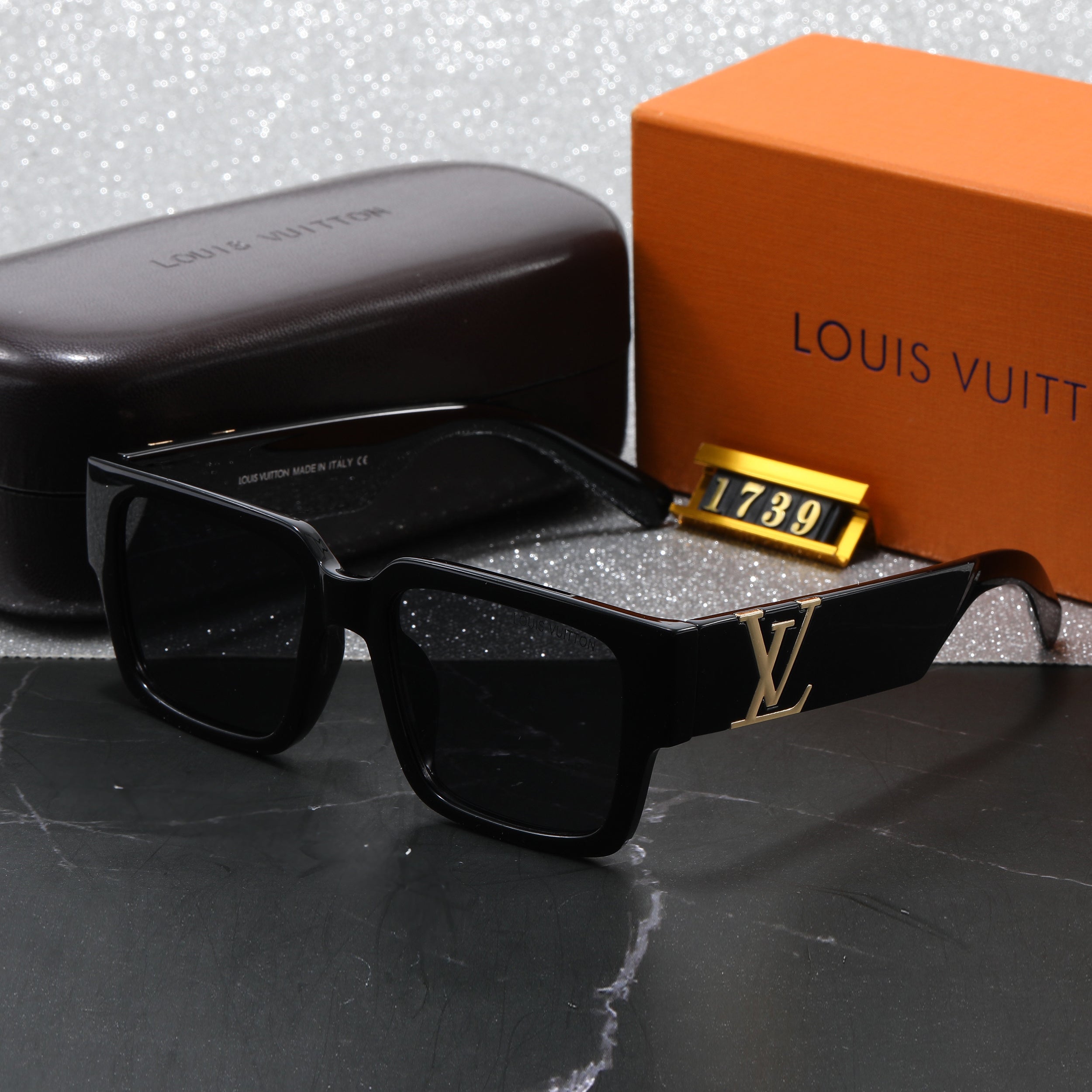 Louis vuitton Trendy Square Bold Frame Sunglasses with Metal Detail (Model 1739)