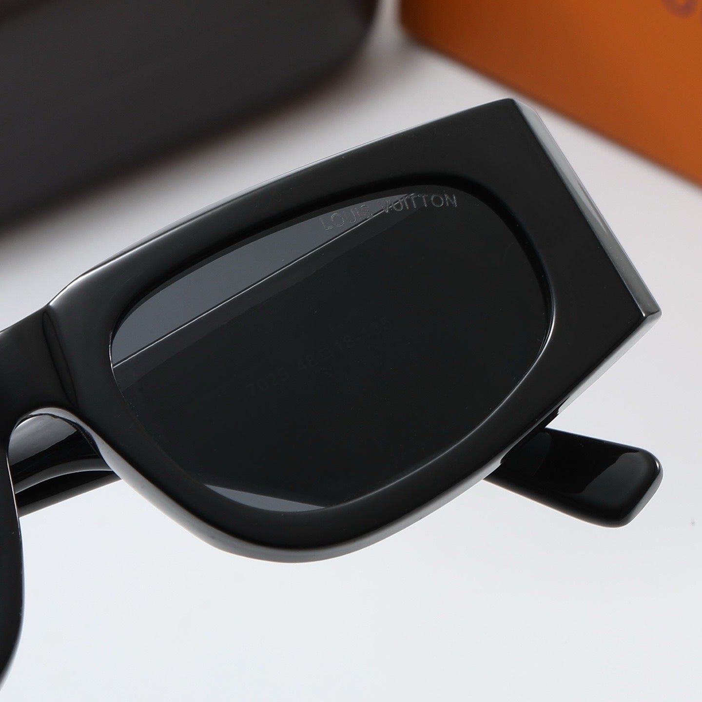 Louis vuitton Vintage Cat-Eye Bold Frame Sunglasses with Metal Detail (Model 4191)