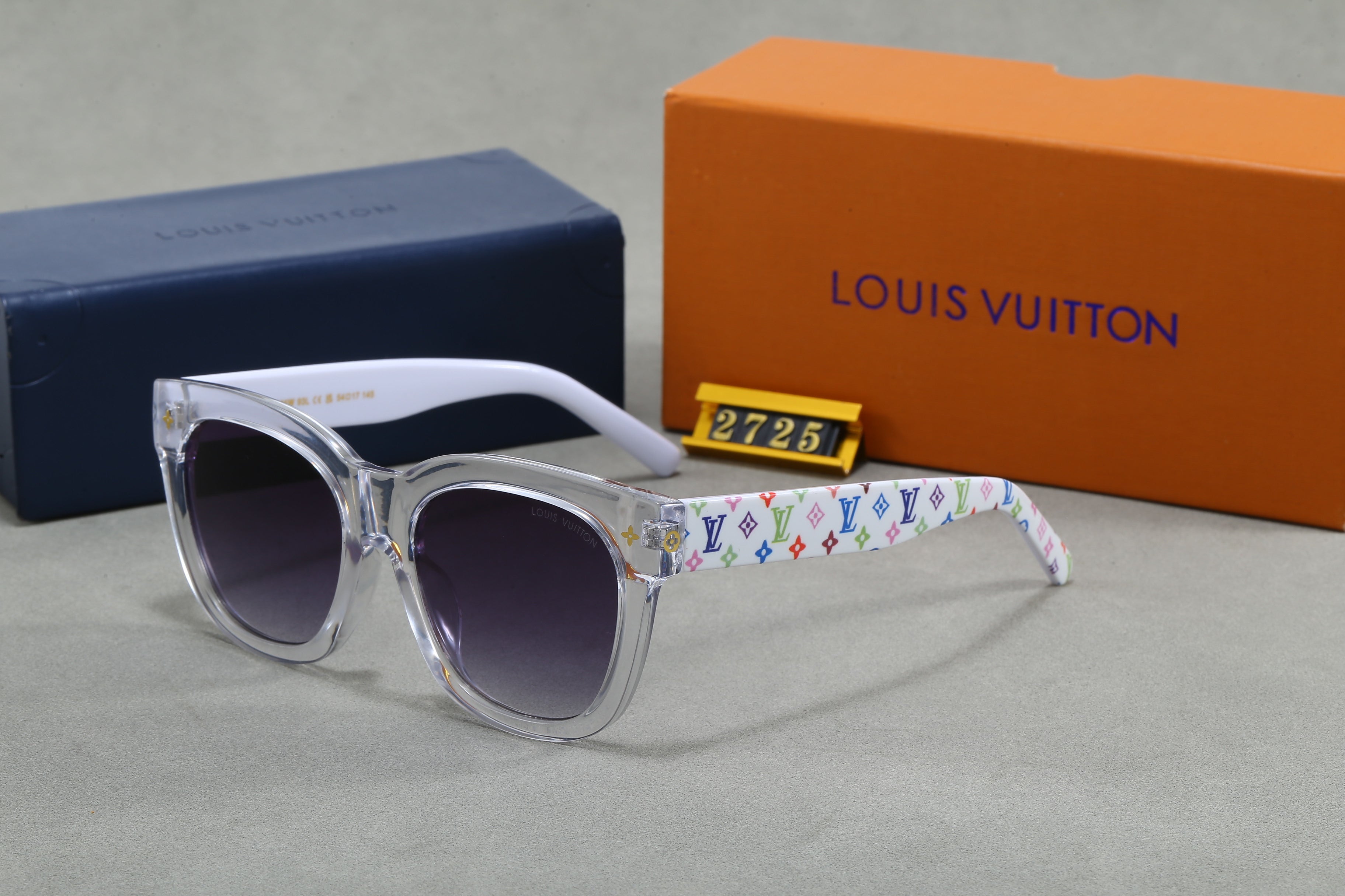 Louis vuitton New European and American style thick-rimmed high-end sunglasses 2725