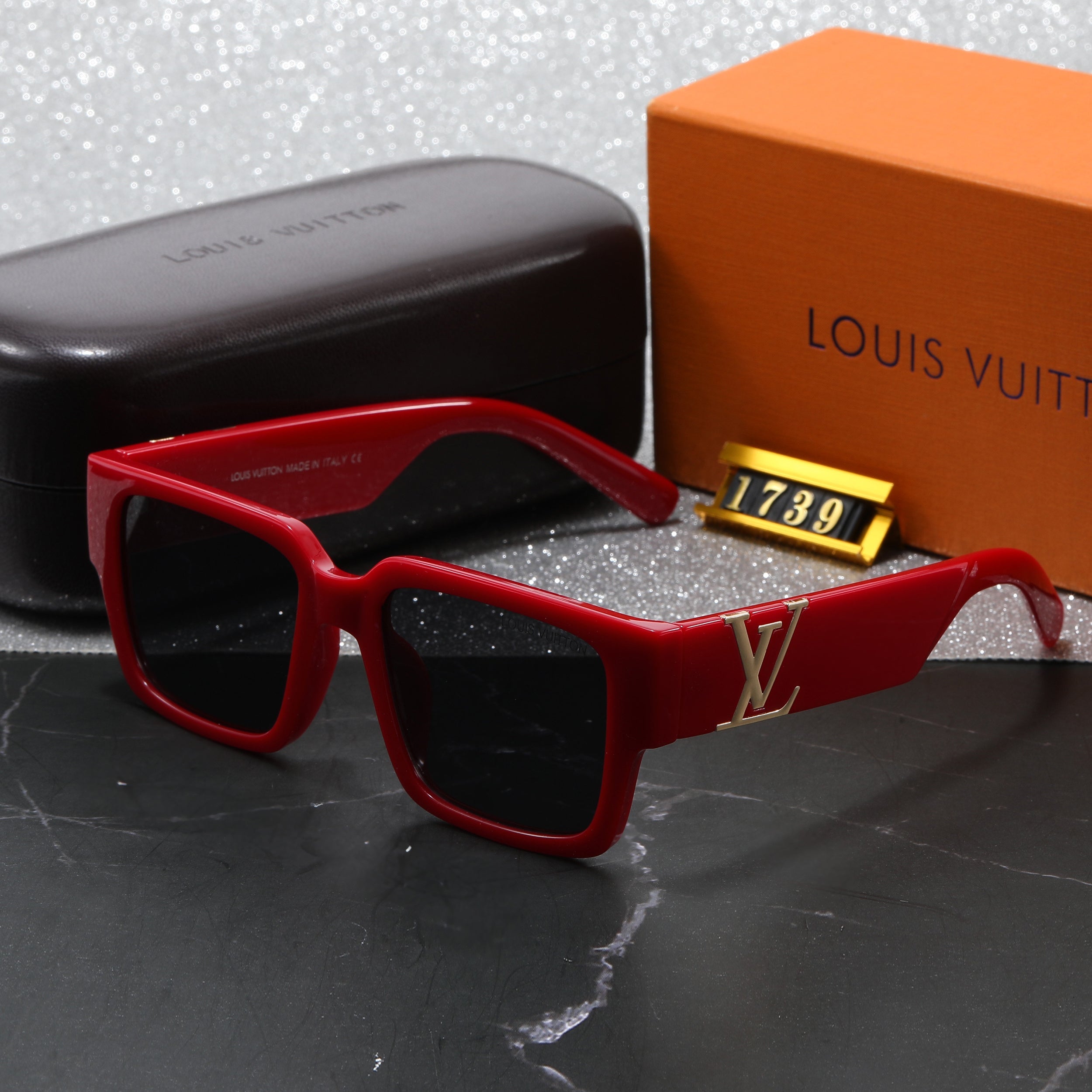 Louis vuitton Trendy Square Bold Frame Sunglasses with Metal Detail (Model 1739)