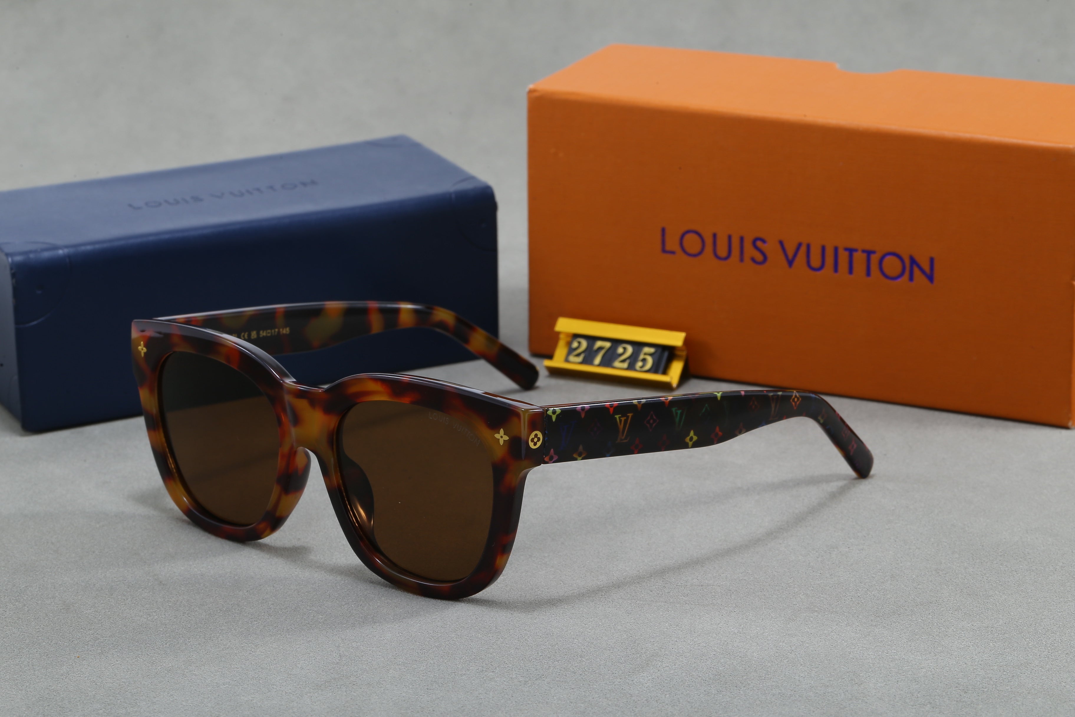 Louis vuitton New European and American style thick-rimmed high-end sunglasses 2725
