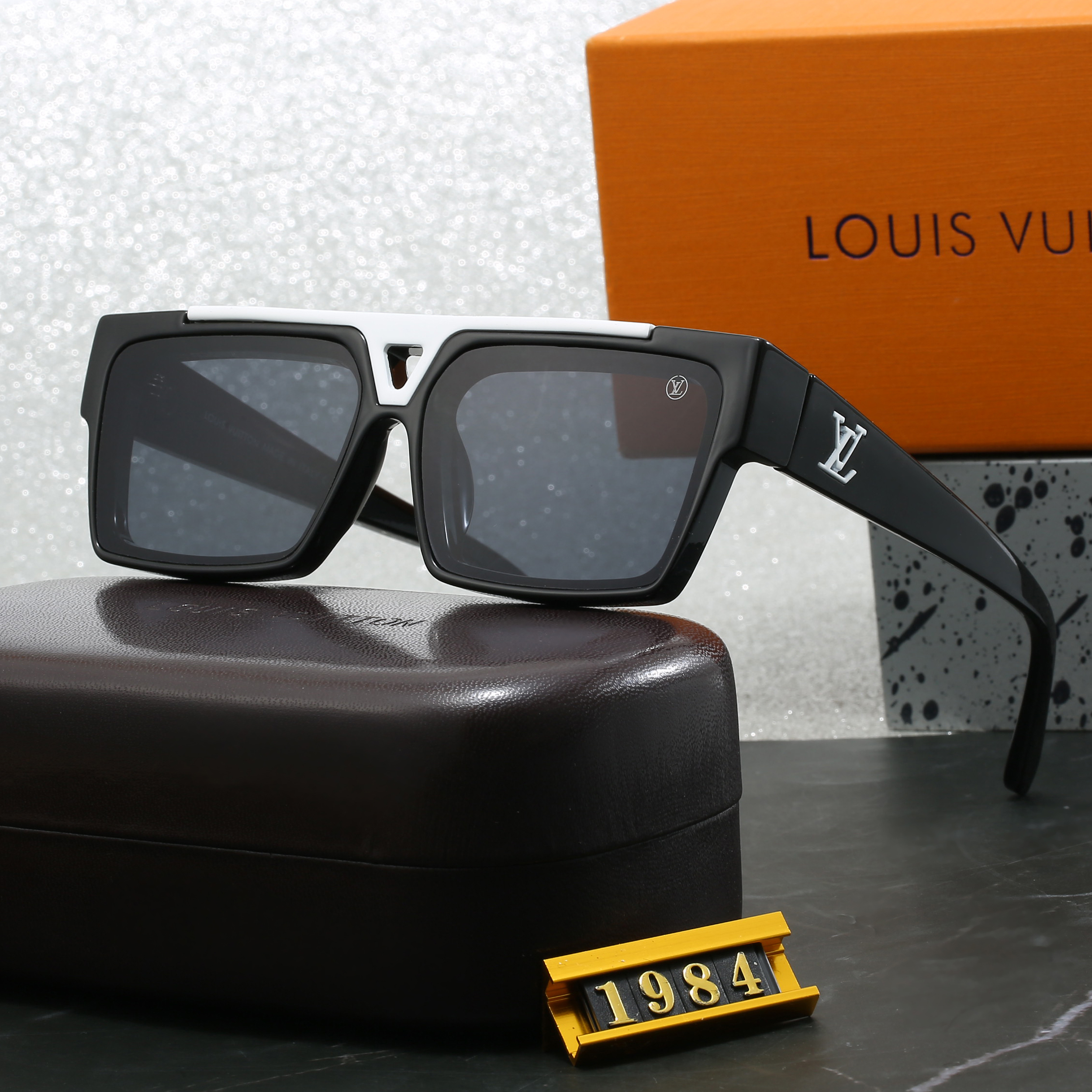 Louis vuitton Geometric Triangle Detail Oversized Square Sunglasses (Model 1984)