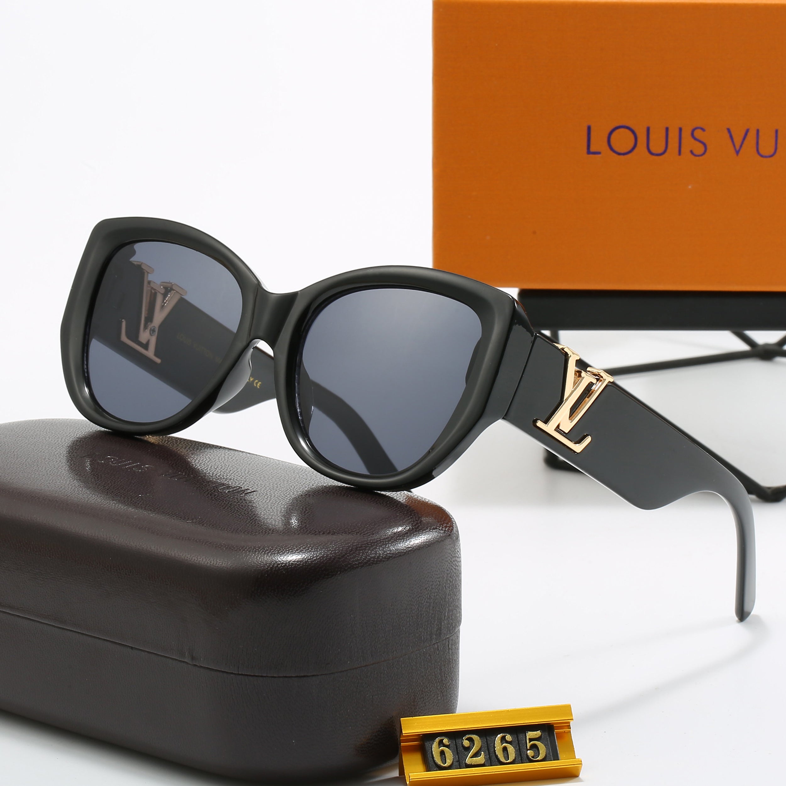 Louis vuitton Elegant Butterfly Bold Frame Sunglasses with Letter Detail (Model 6265)