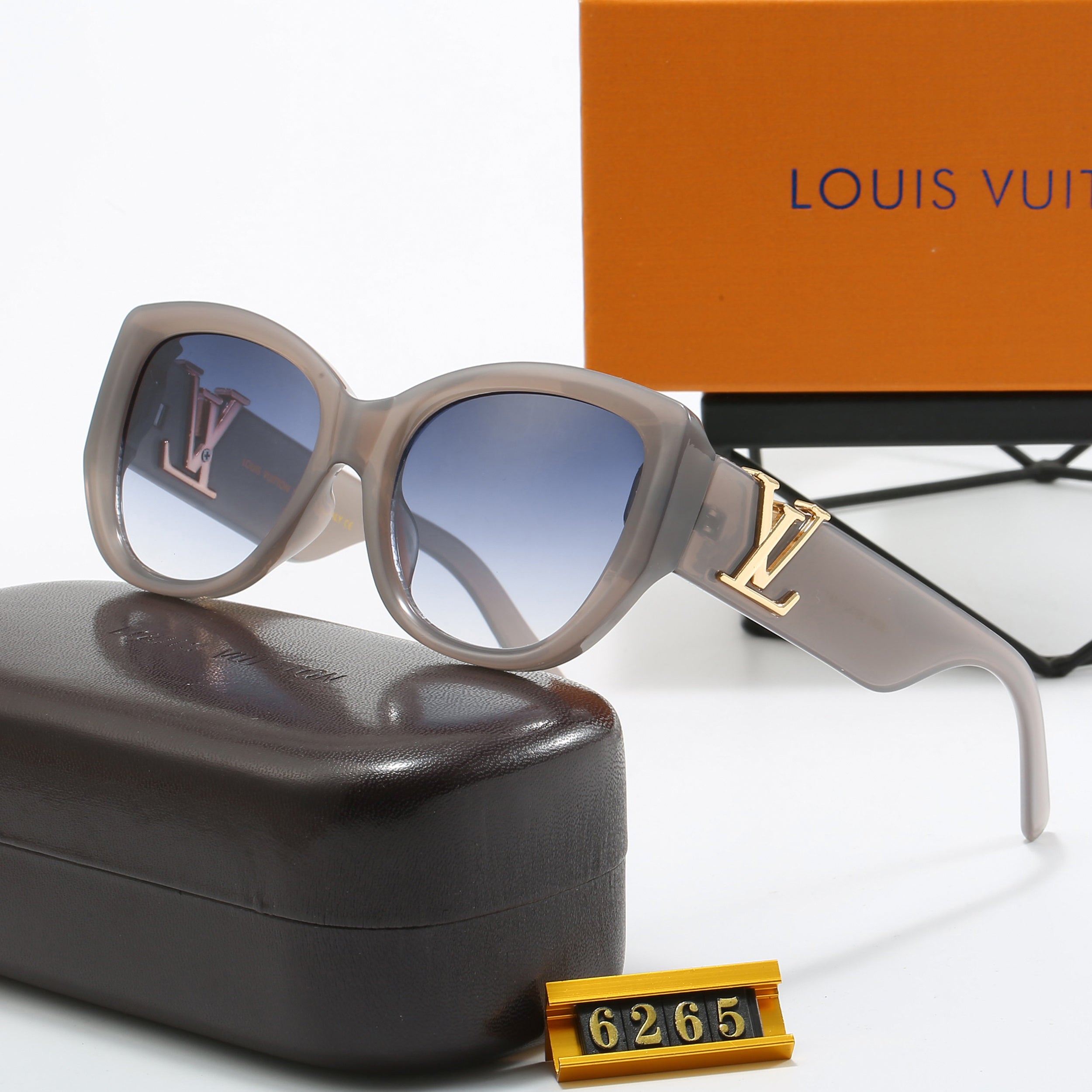 Louis vuitton Elegant Butterfly Bold Frame Sunglasses with Letter Detail (Model 6265)