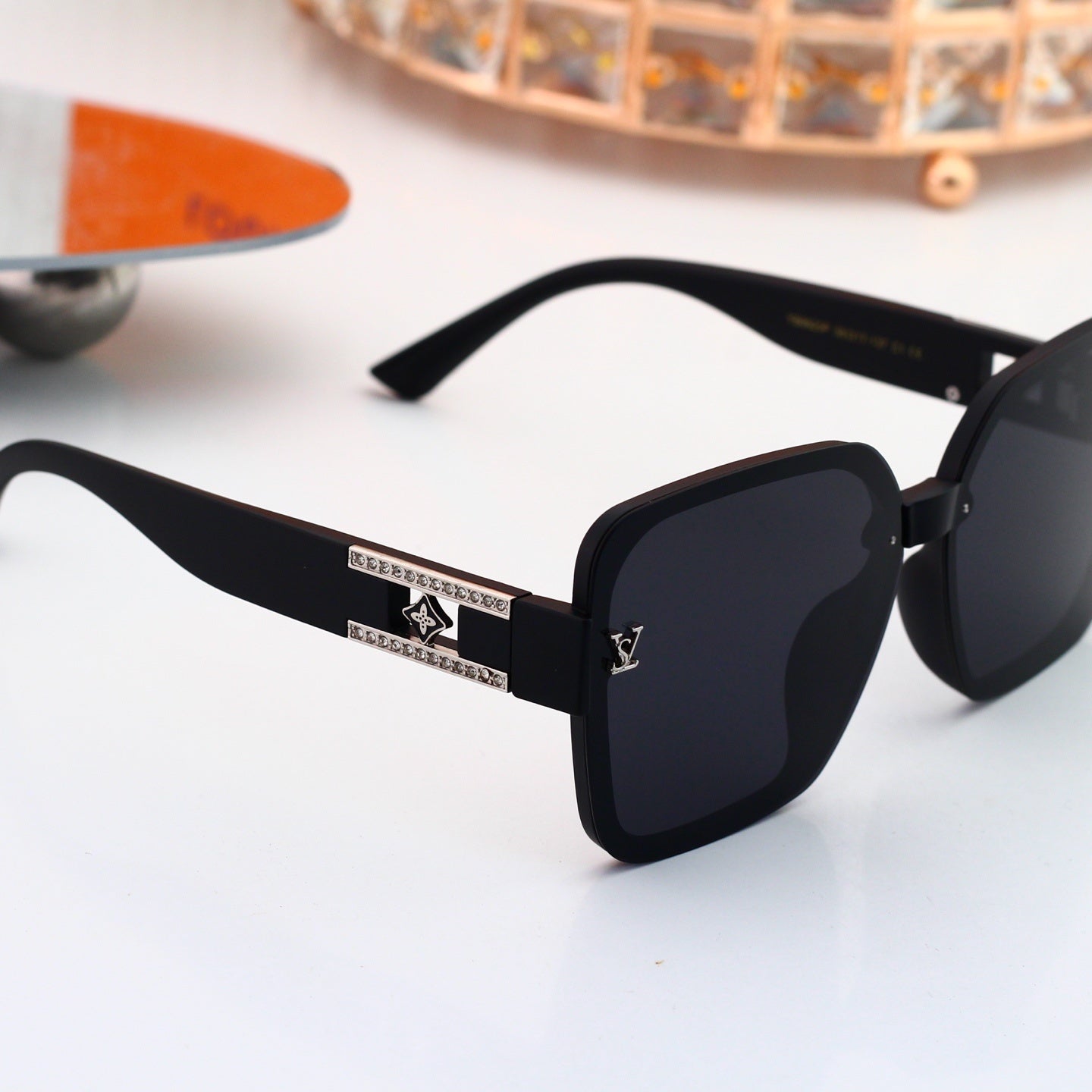 Louis vuitton Metal Logo Oversized Sunglasses 0921