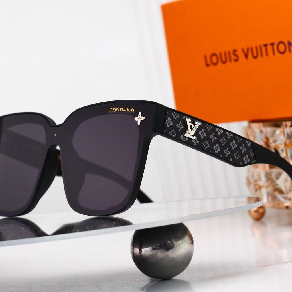 Louis vuitton Oversized Sunglasses with Monogram Temples 4037