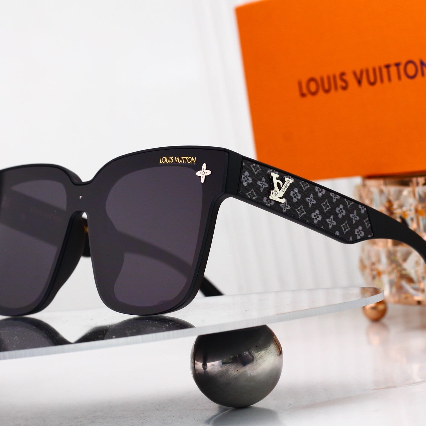 Louis vuitton Oversized Sunglasses with Monogram Temples 4037
