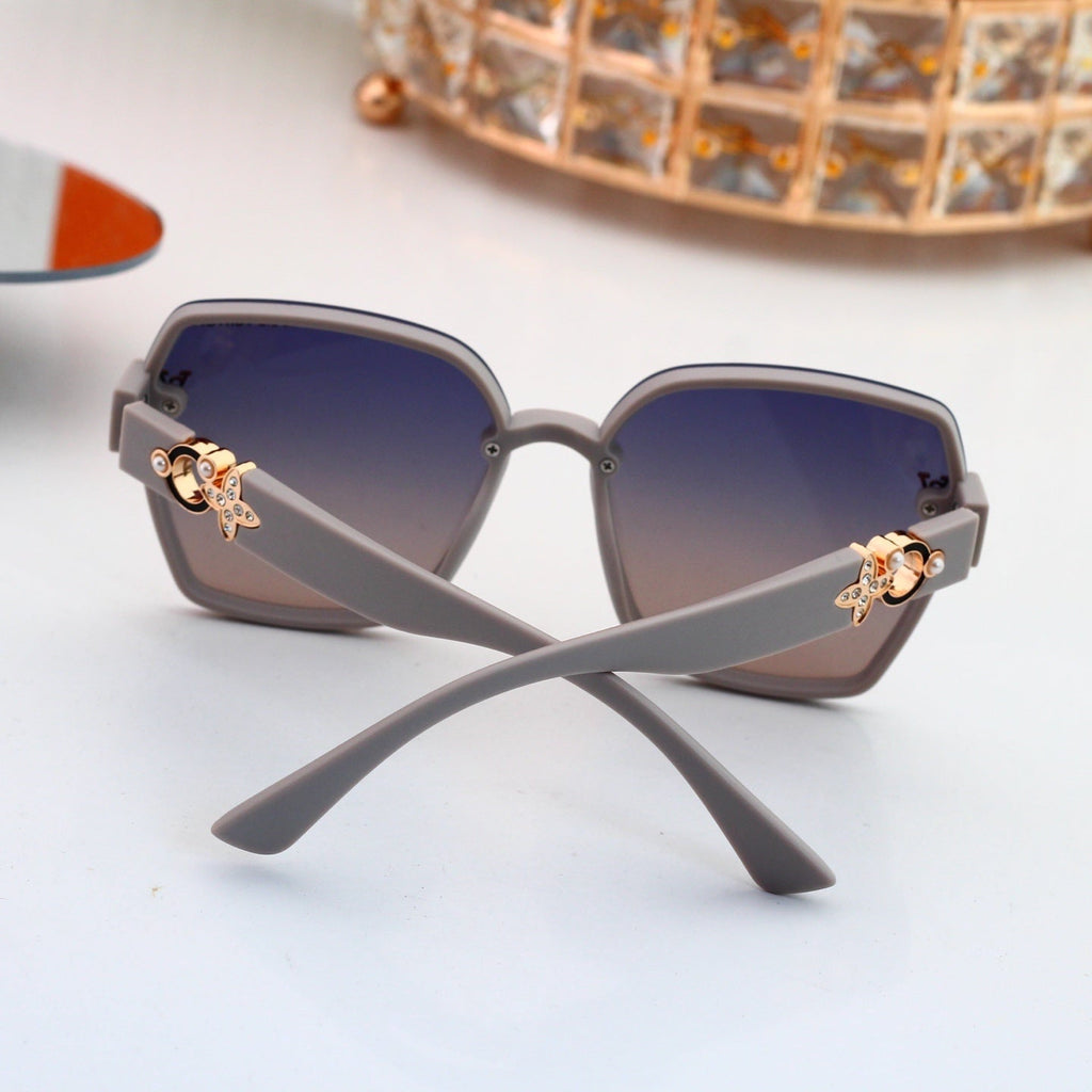 Louis vuitton Oversized Sunglasses with Diamond Flower  0915