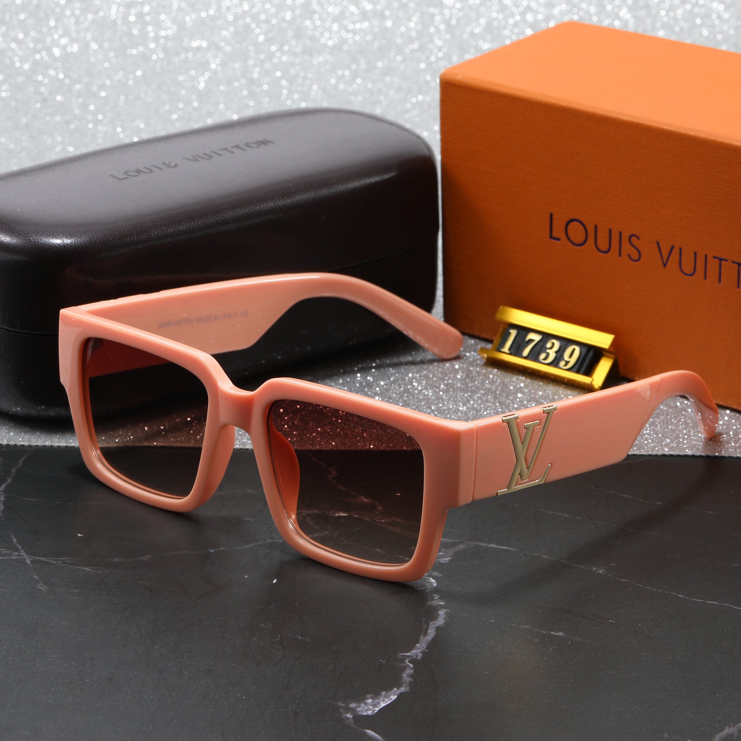 Louis vuitton Trendy Square Bold Frame Sunglasses with Metal Detail (Model 1739)