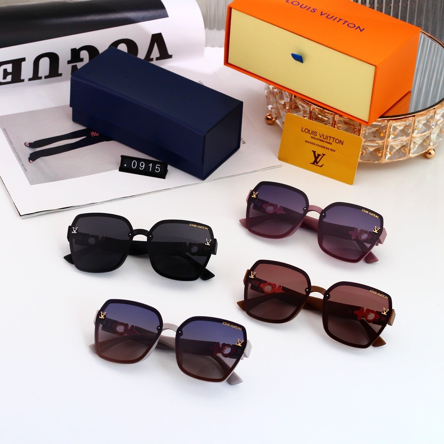 Louis vuitton Oversized Sunglasses with Diamond Flower  0915