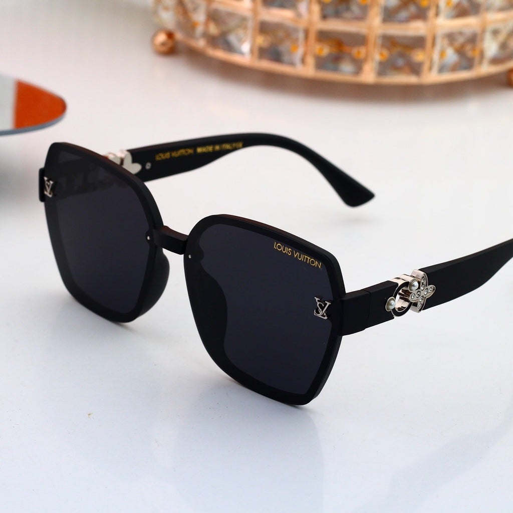Louis vuitton Oversized Sunglasses with Diamond Flower  0915