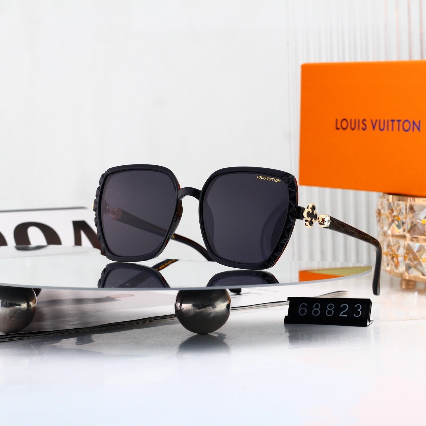 Louis vuitton Vintage Oversized Fashion Sunglasses in Multiple Colors 68823