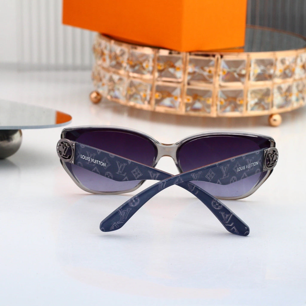 Louis vuitton V-Logo Oversized Sunglasses with Monogram Temples (Model 3883)