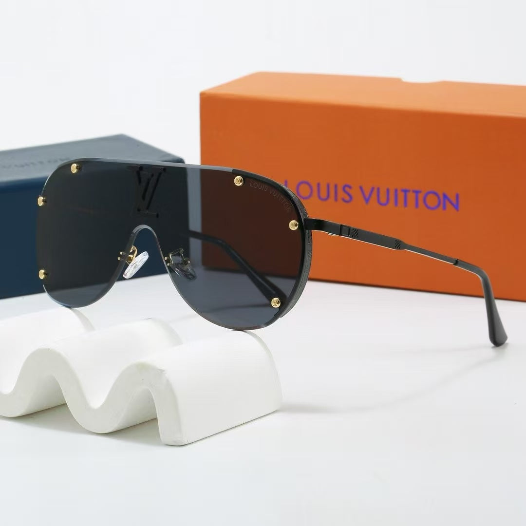 Louis vuitton Oversized. integrated metal trendy sunglasses