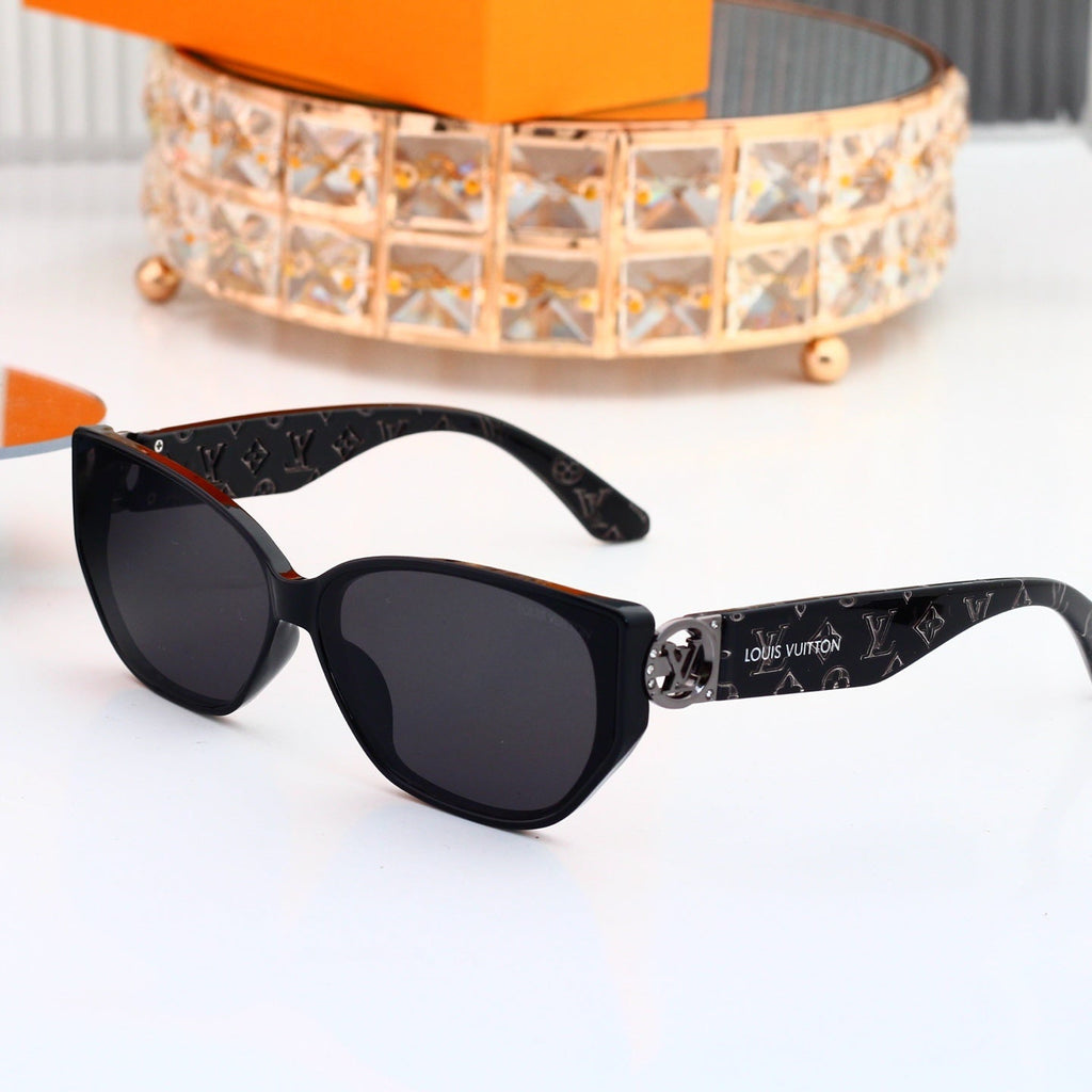 Louis vuitton V-Logo Oversized Sunglasses with Monogram Temples (Model 3883)