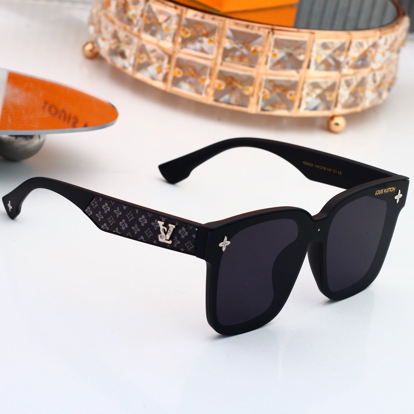 Louis vuitton Oversized Sunglasses with Monogram Temples 4037