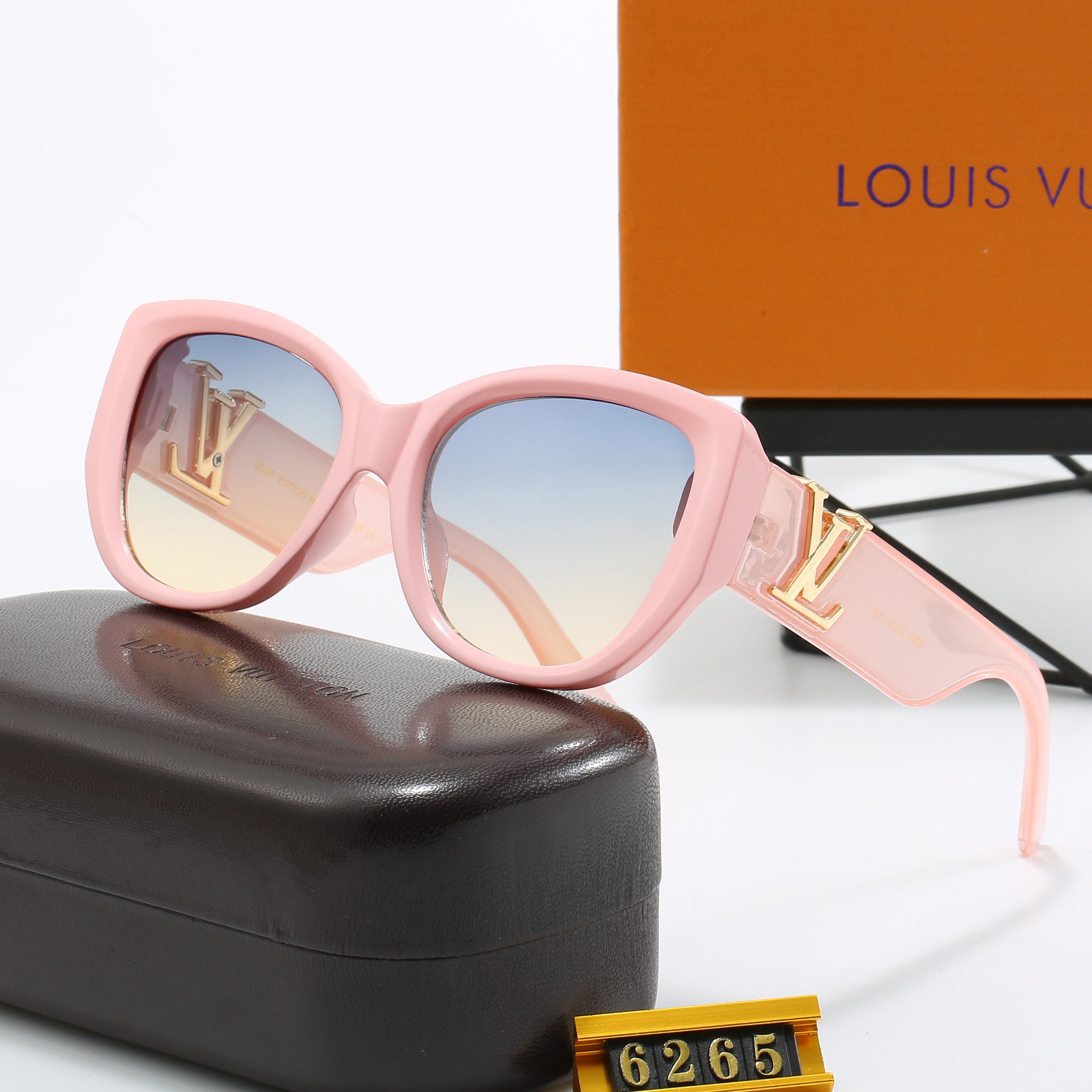 Louis vuitton Elegant Butterfly Bold Frame Sunglasses with Letter Detail (Model 6265)